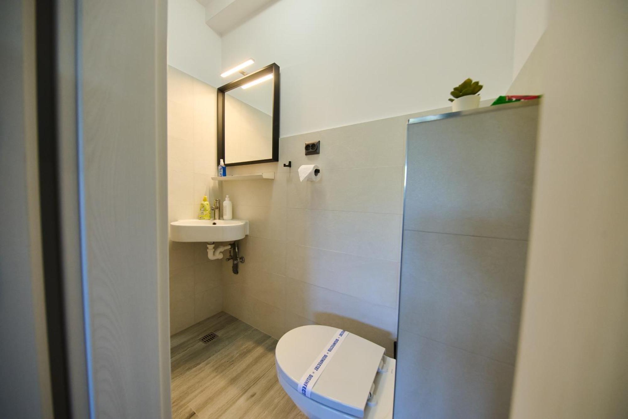 Central Old Town Oasis - Ap 9 Bukares Bagian luar foto