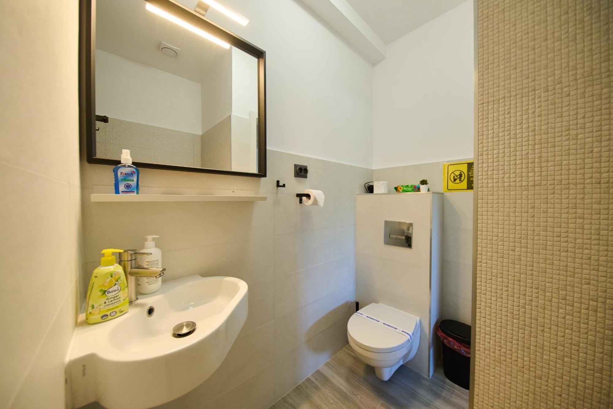 Central Old Town Oasis - Ap 9 Bukares Bagian luar foto