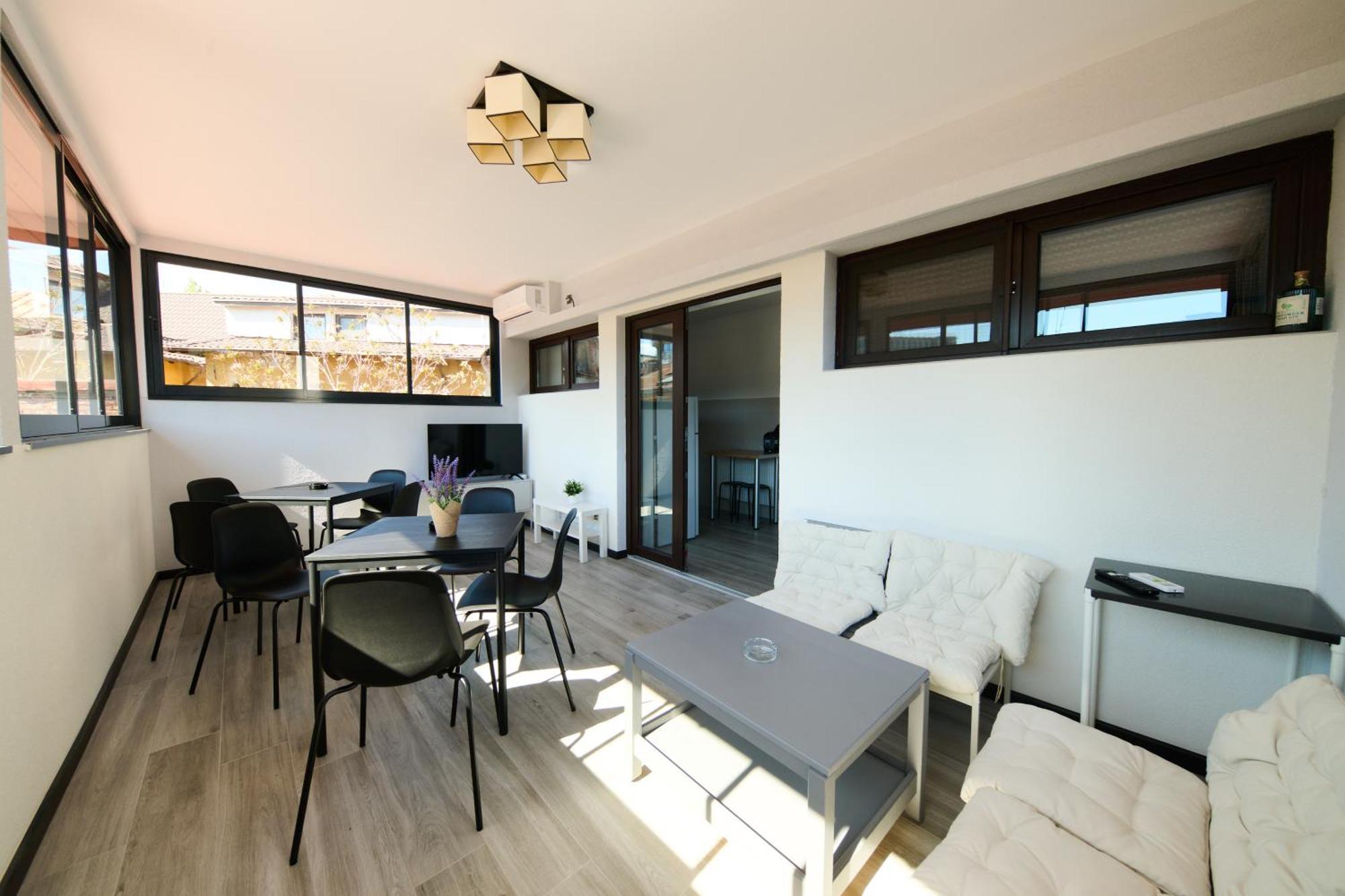 Central Old Town Oasis - Ap 9 Bukares Bagian luar foto