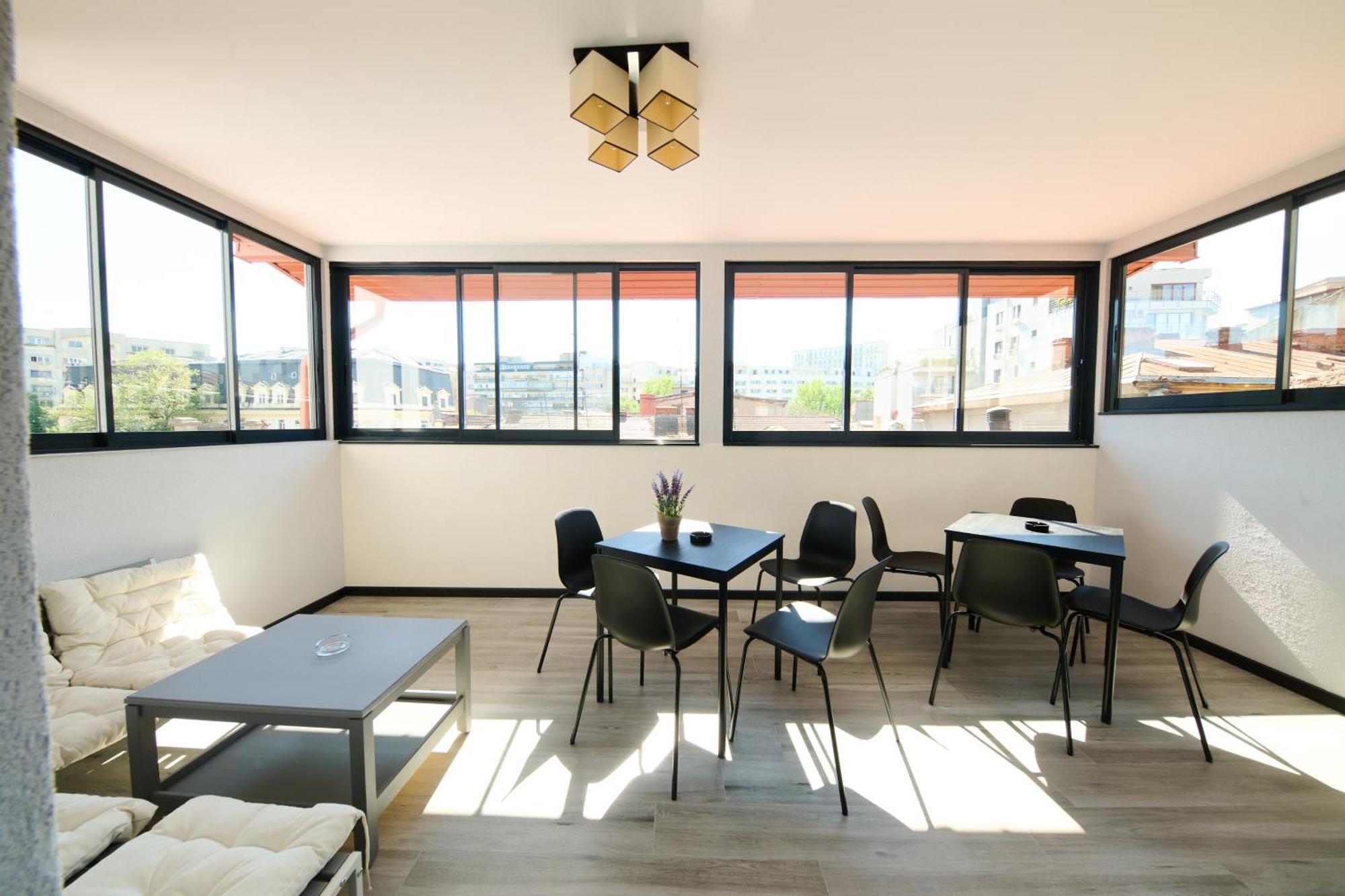 Central Old Town Oasis - Ap 9 Bukares Bagian luar foto