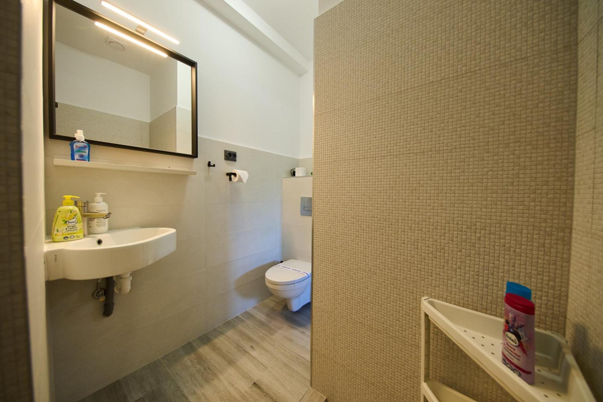 Central Old Town Oasis - Ap 9 Bukares Bagian luar foto