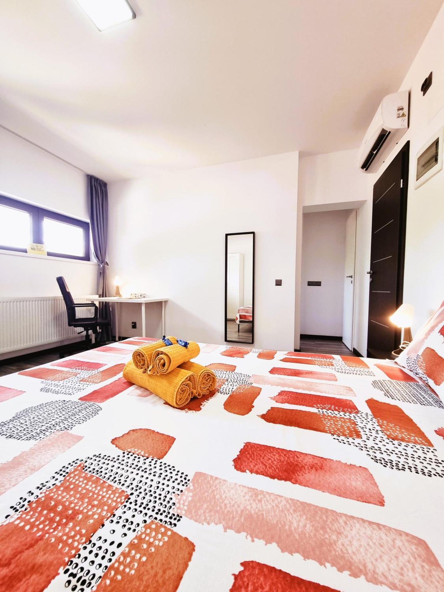 Central Old Town Oasis - Ap 9 Bukares Bagian luar foto