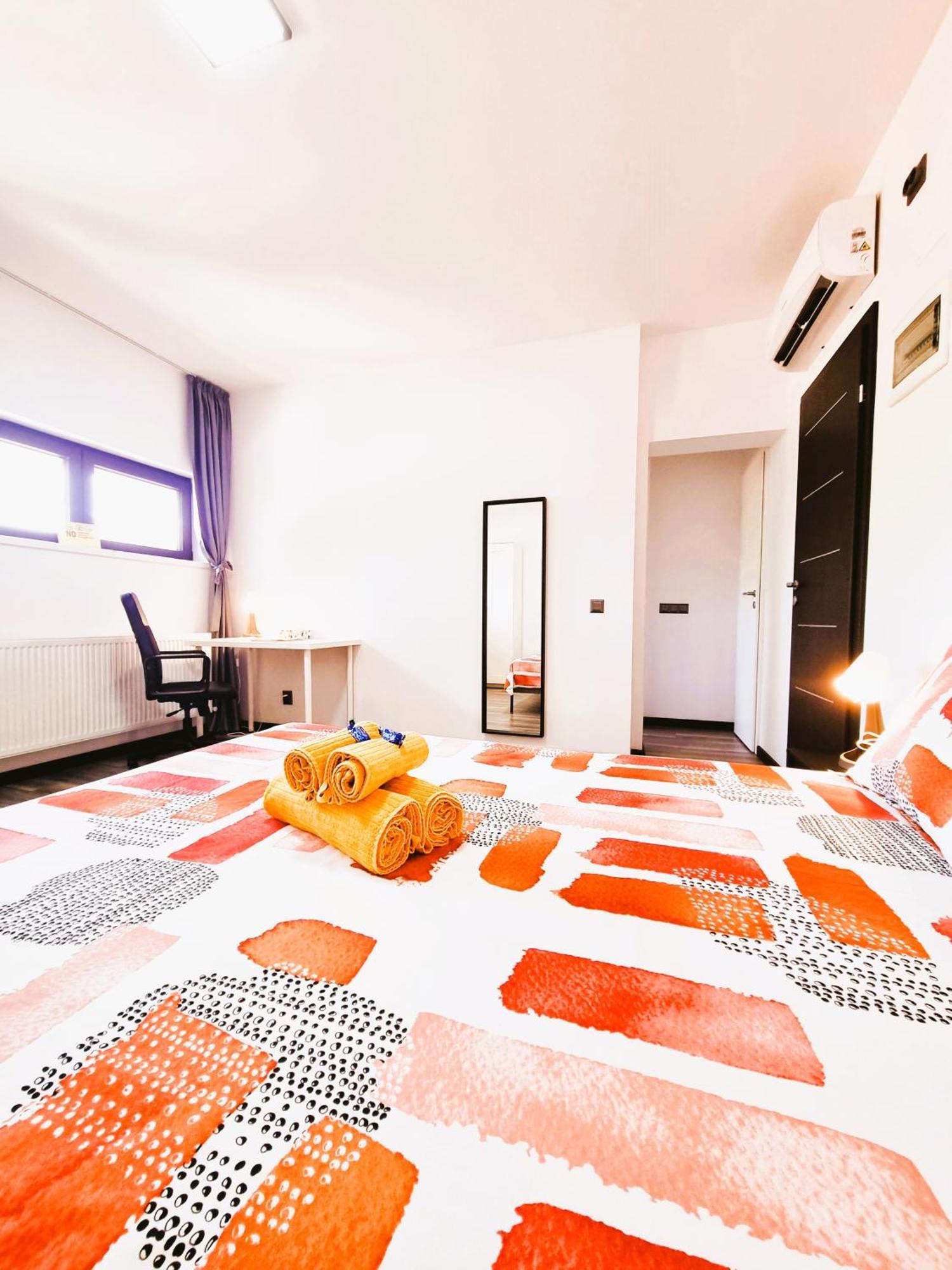 Central Old Town Oasis - Ap 9 Bukares Bagian luar foto